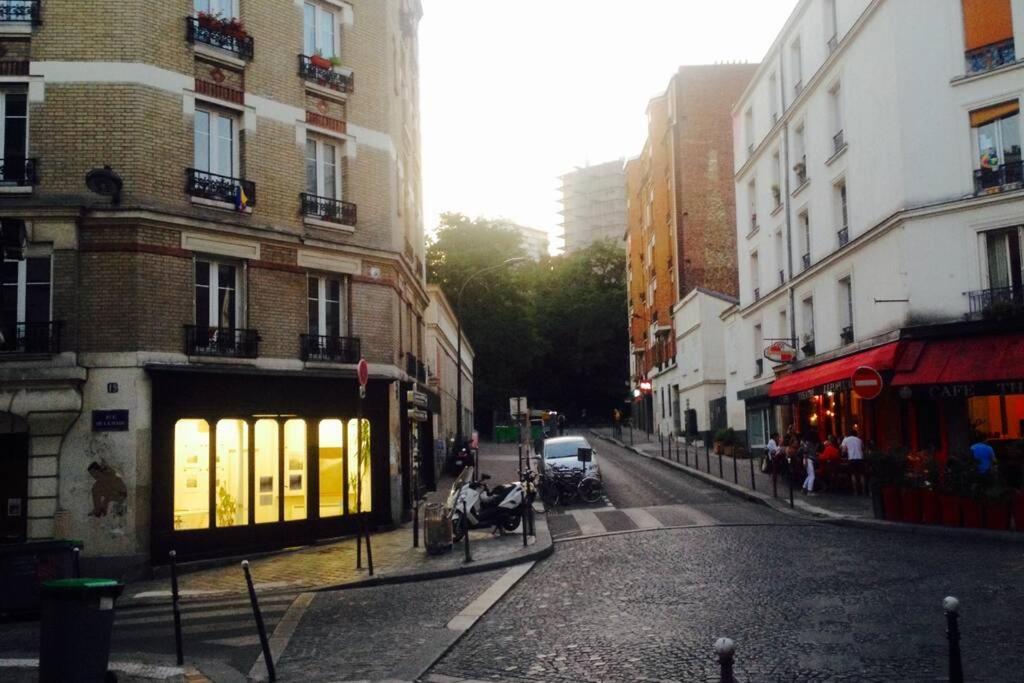Apartment Small Arty Menilmontant Paris